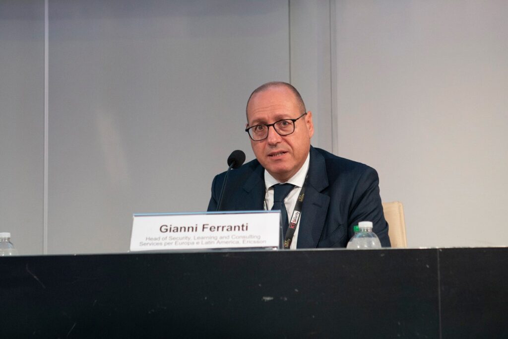 Foto di Gianni Ferranti, Head of Security, Learning and Consulting Services per Europa e Latin America in Ericsson al Forum ICT Security 2023 che ha parlato di Cybersecurity del futuro: AI e cloud potenzianti la difesa, gestione rischi emergenti, sicurezza globale per fabbriche interconnesse e supply chain resiliente