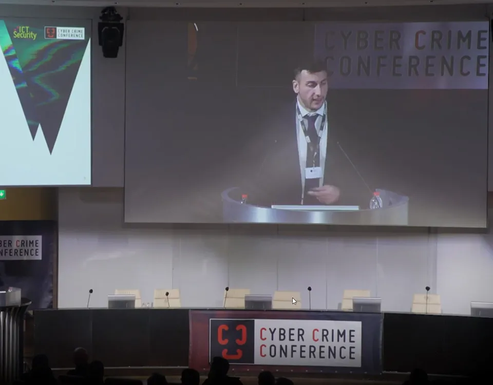 Tecniche di OSINT e Drive-by-Compromise abilitanti allo spionaggio in ambito Militare - Mirko Caruso