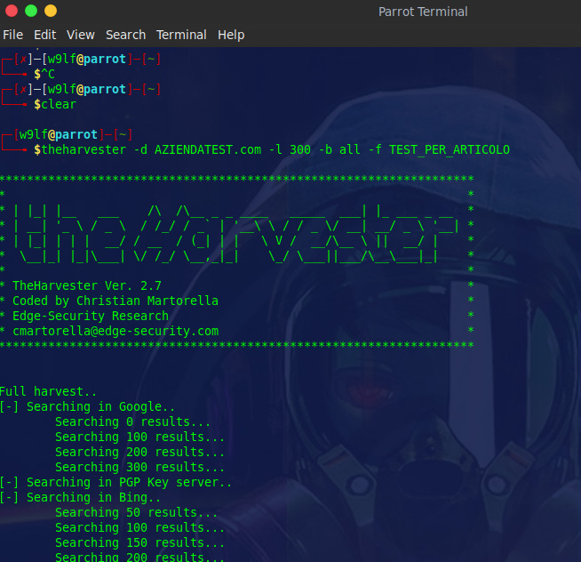 Screenshot dell'interfaccia di theHarvester per la ricerca di indirizzi email.