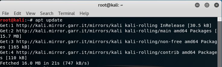 Shell di Kali Linux in cui viene eseguito il comando "apt update" per aggiornare i pacchetti del sistema. Il comando sta recuperando gli aggiornamenti da vari mirror di Kali, tra cui "kali.mirror.garr.it" che sono repository ufficiali di Kali Linux.