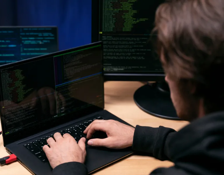 requisiti di penetration testing nella Direttiva NIS2 dell'UE e relativa interazione con altri framework regolatori europei della cybersecurity per cyber resilience