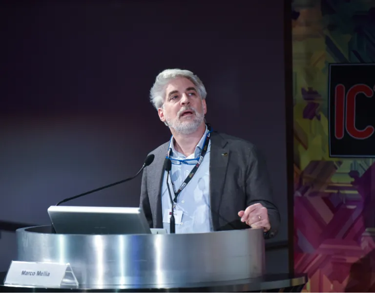 Professor Marco Mellia durante il suo intervento al Forum ICT Security 2025 sulle potenzialità e i limiti dell’AI e degli agenti autonomi in cybersecurity.